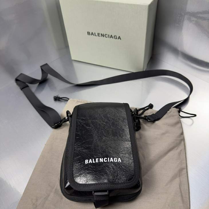 Picture of Balenciaga Handbags _SKUfw201308578fw